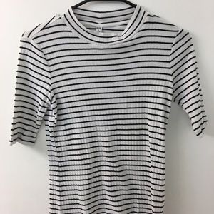 Black and white quarter sleeve shirt